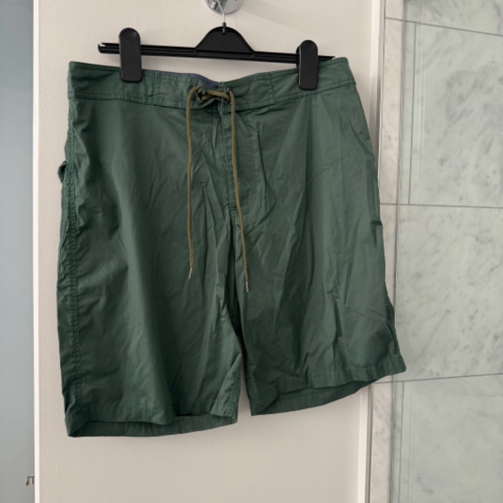 Analog clothing Men’s green swimming trunks, size 34